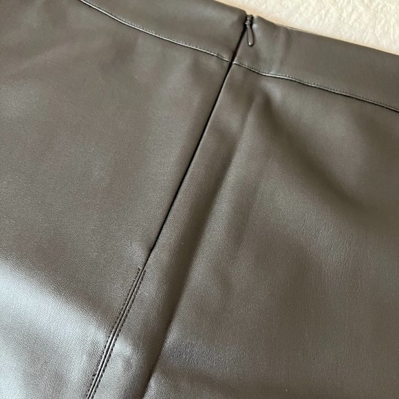 PRICE DROP!!!  BB Dakota Basel Faux Leather Miniskirt Black SIZE 4 - Picture 9 of 10